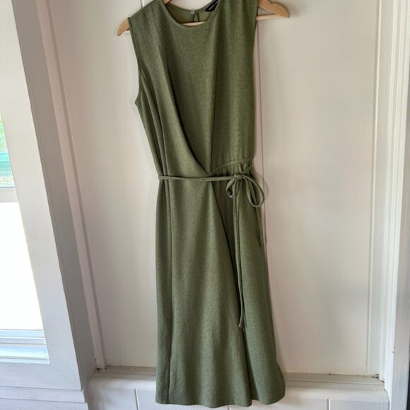 Maggy London Dresses & Skirts - Green textured Maggie London faux-wrap dress size 4